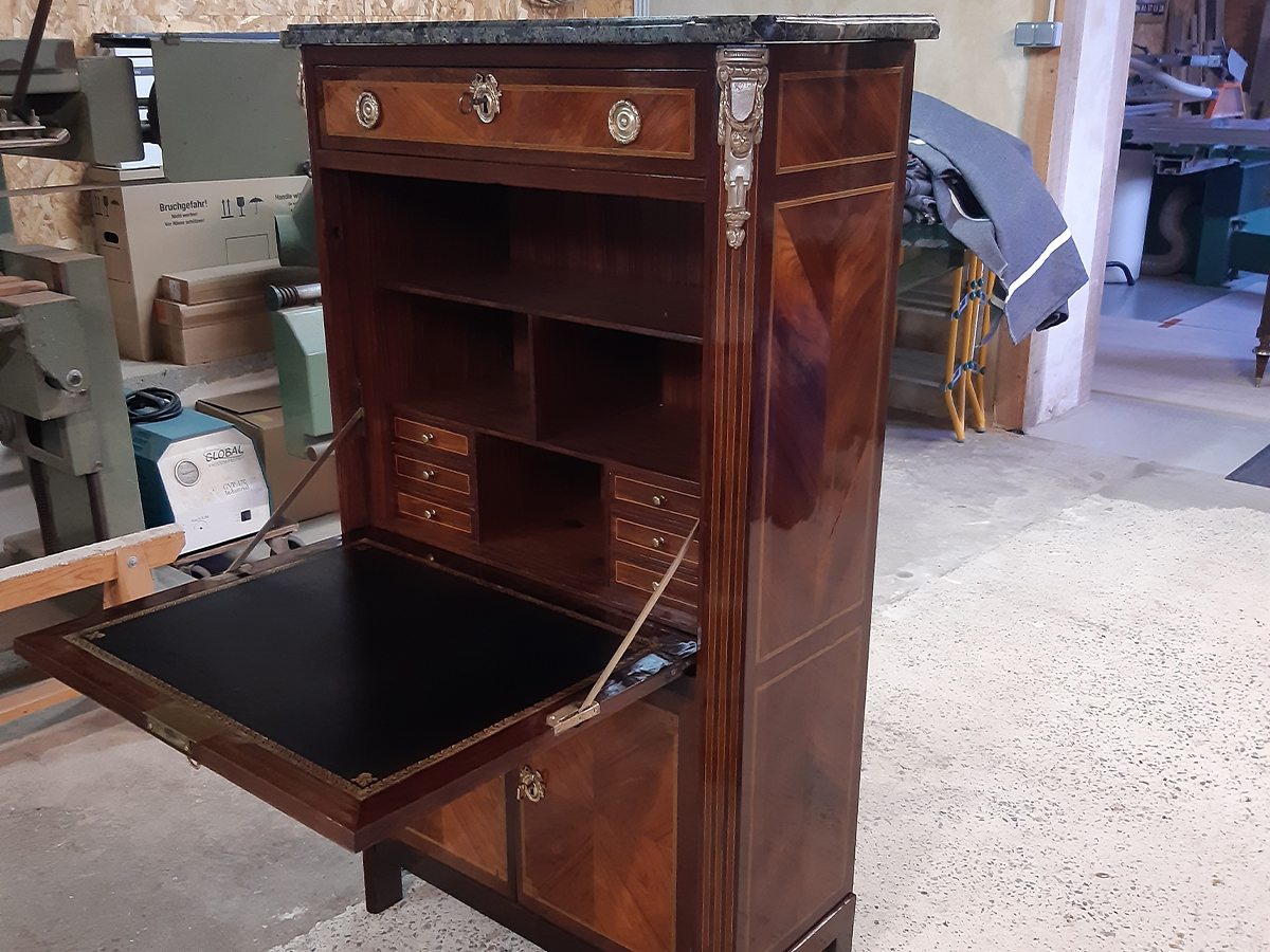 Restauration de meubles Eperrais